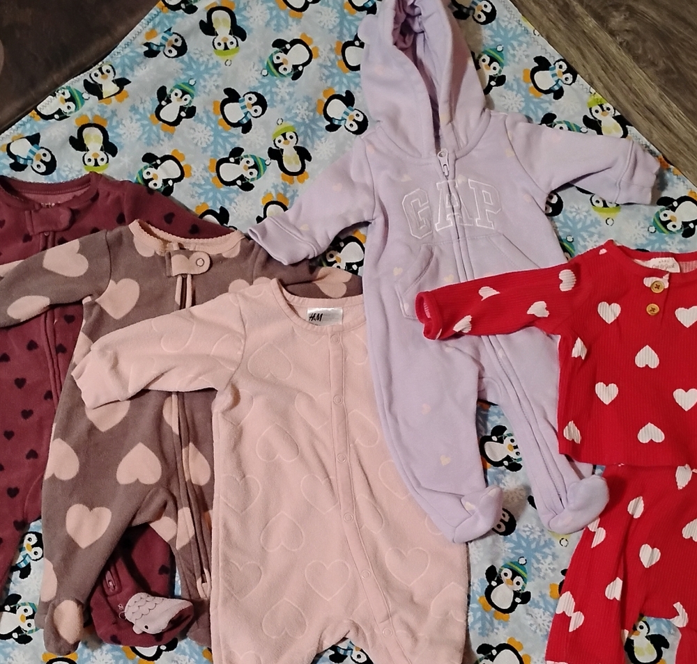 Lovely Baby Clothes Bundle - Pink Hearts - Purple Baby Gap - 5 Total Pieces 3